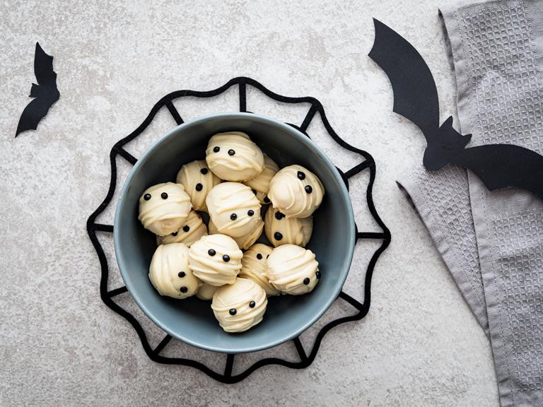 Trufle mumie na halloween w miseczce - Wszystkiego Słodkiego