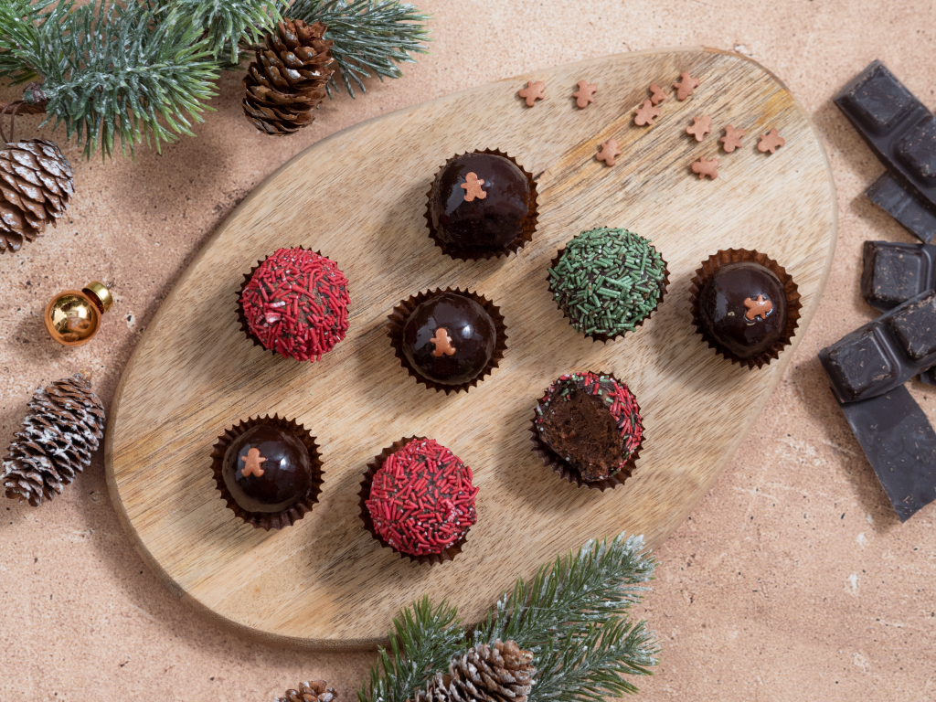 Trufle czekoladowe z marcepanem z kolorowymi, świątecznymi posypkami - Wszystkiego Słodkiego