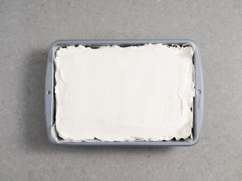 bita śmietana na wierzchu ciasta 3 bit