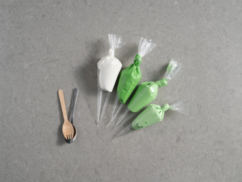 lukier królewski zabarwiony barwnikiem Wilton zielony listek