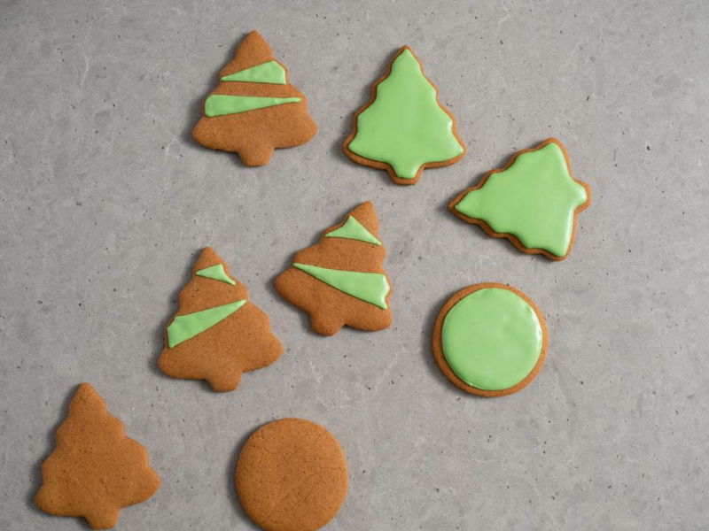 wypełnianie pierniczków lukrem