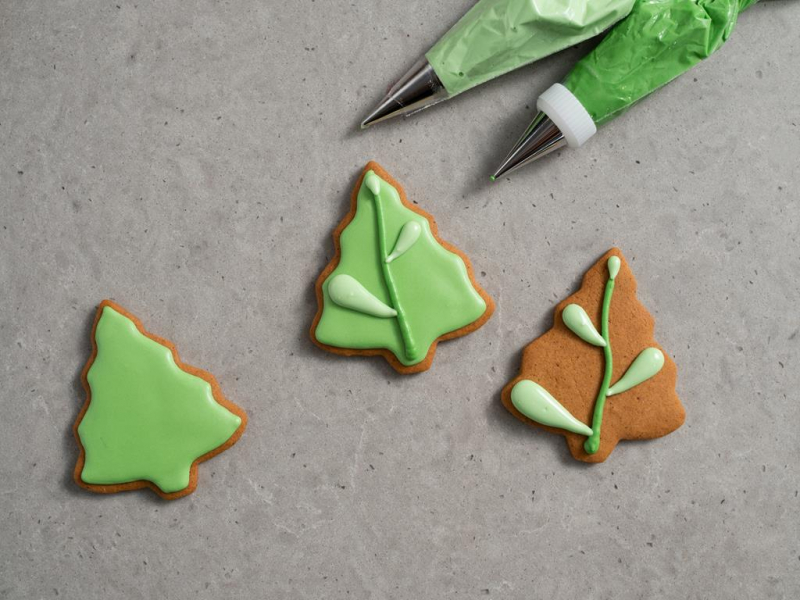 rysowanie lukrem na pierniczku