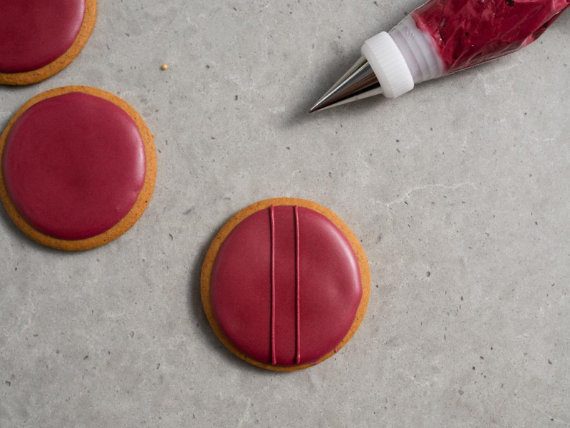 dekorowanie pierniczków lukrem królewskim