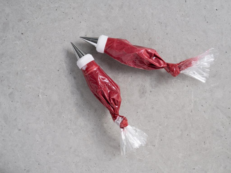 lukier królewski , barwnik spożywczy Wilton w kolorze burgund