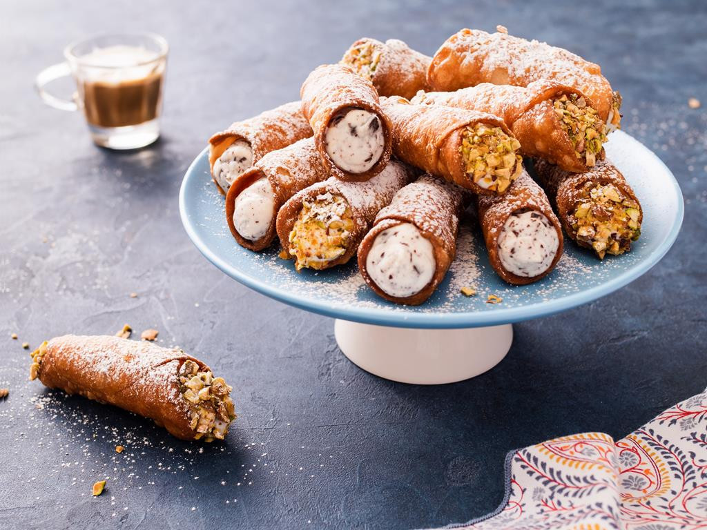 cannoli sycylijskie rurki z kremem z ricotty - Wszystkiego Słodkiego