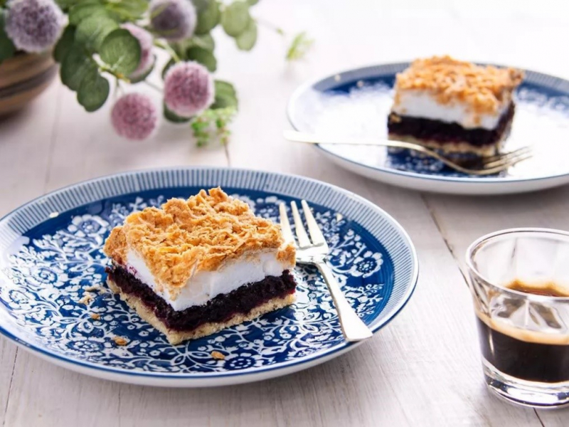 pleśniak z bezową pianką i kruszonką