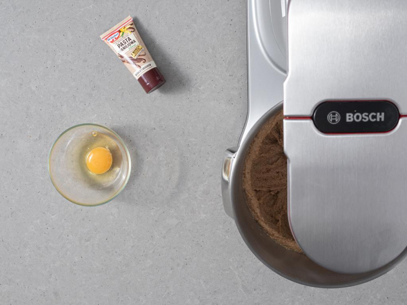 Jajko w miseczce i pasta waniliowa Dr. Oetkera