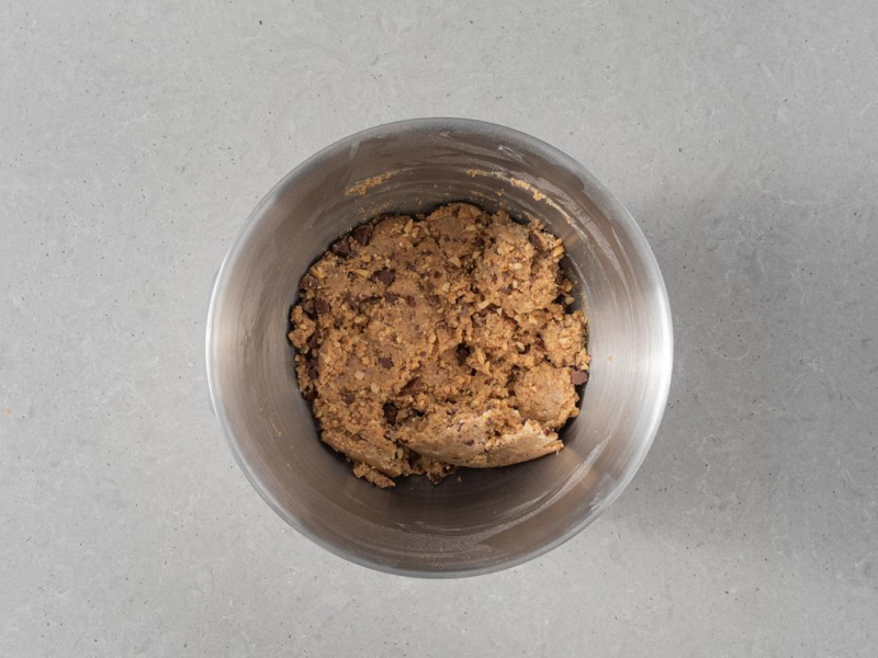 Zmiksowana masa na ciasteczka z masłem orzechowym.