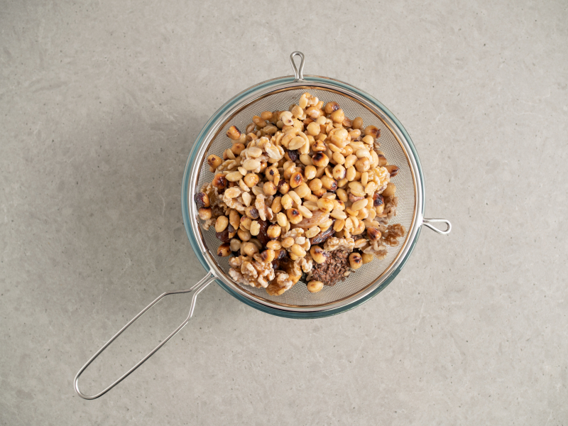 orzechy, nasiona i pestki odcedzone na sicie