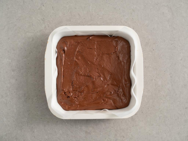 ciasto czekoladowe w formie do pieczenia