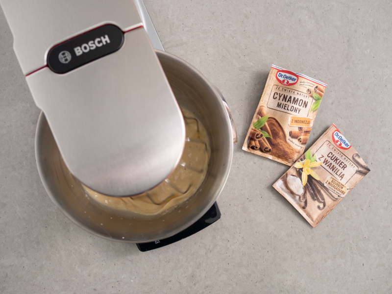 masa jajeczna z cukrem z wanilią i cynamonem Dr. Oetkera