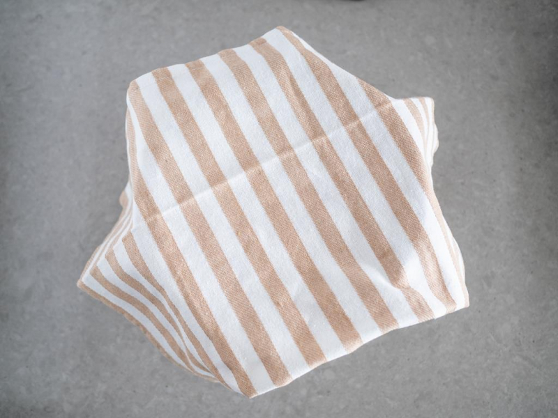 przykryte ciasto drożdżowe do wyrośnięcia