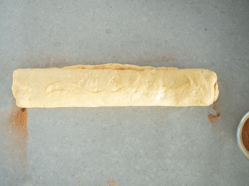 ciasto drożdżowe zawinięte w rulon