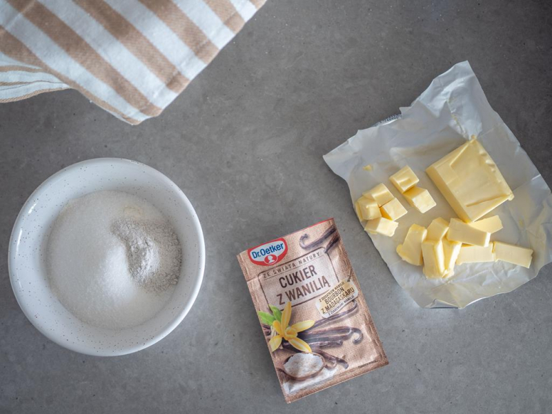 cukier z mąką, cukier z wanilią i masło