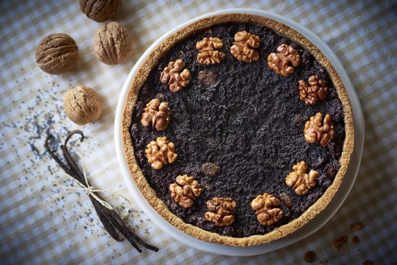 makowiec bezglutenowy z orzechami włoskimi