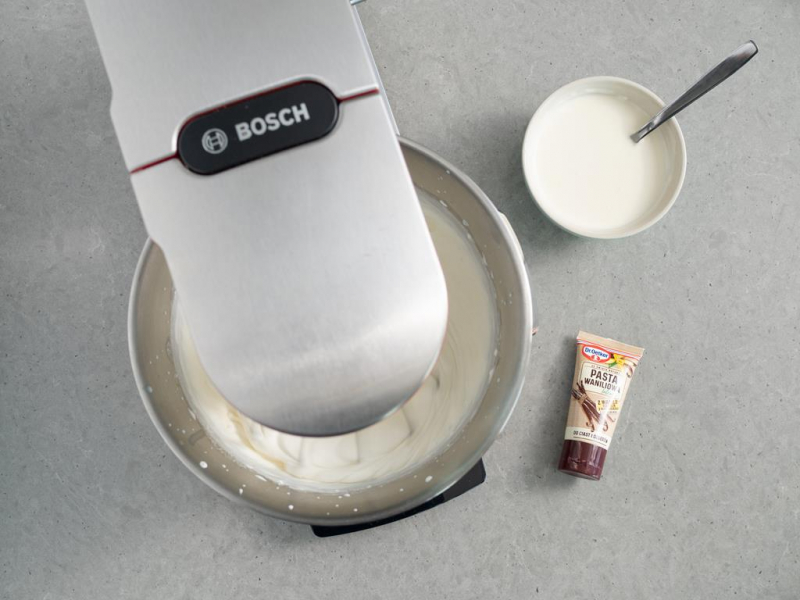 ubijanie śmietany na krem