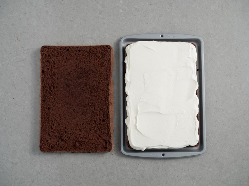 przekładanie ciasta kremem