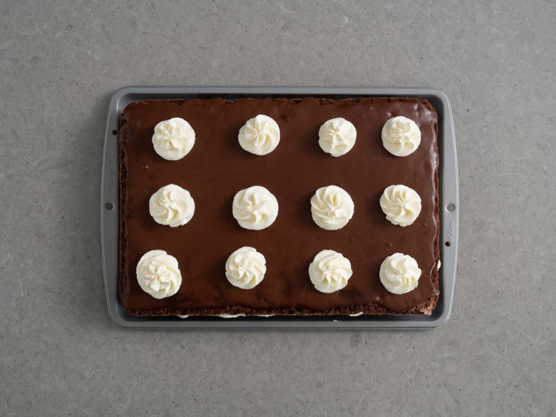 ciasto W-Z udekorowane kremem