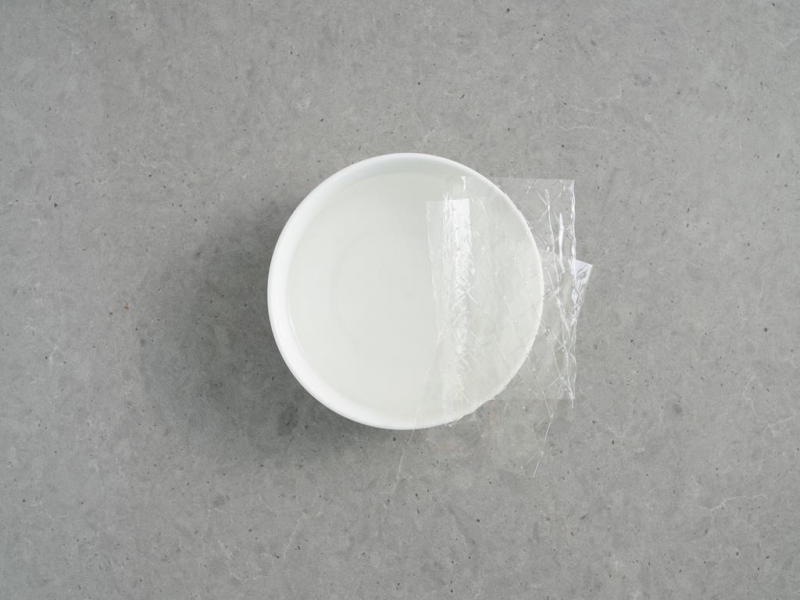 namaczanie żelatyny w listkach