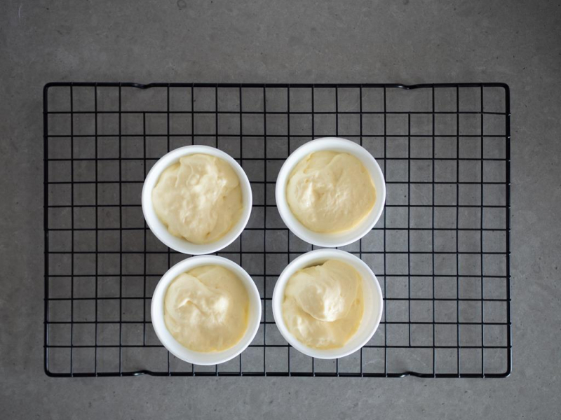 kokilki wypełnione budyniem