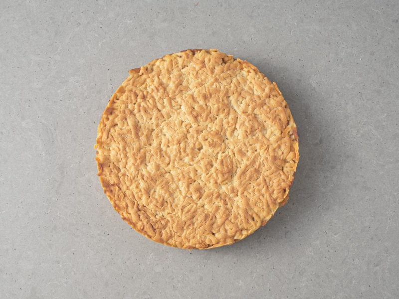 upieczona szarlotka na kruchym cieście