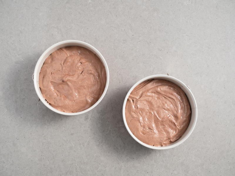 masa biszkoptowa w tortownicach Retro Dr. Oetkera