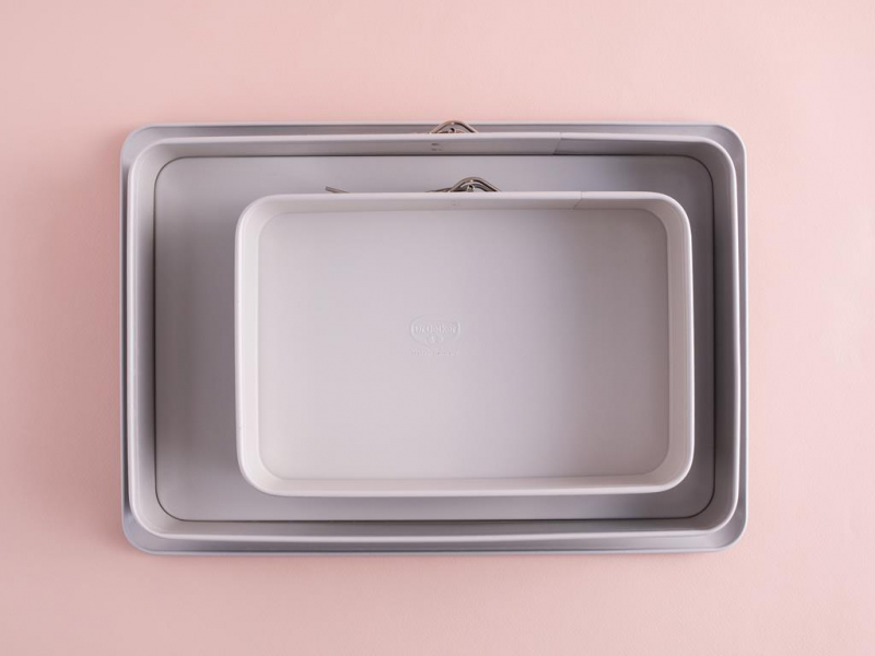 prostokatna forma do pieczenia z odpinanym rantem