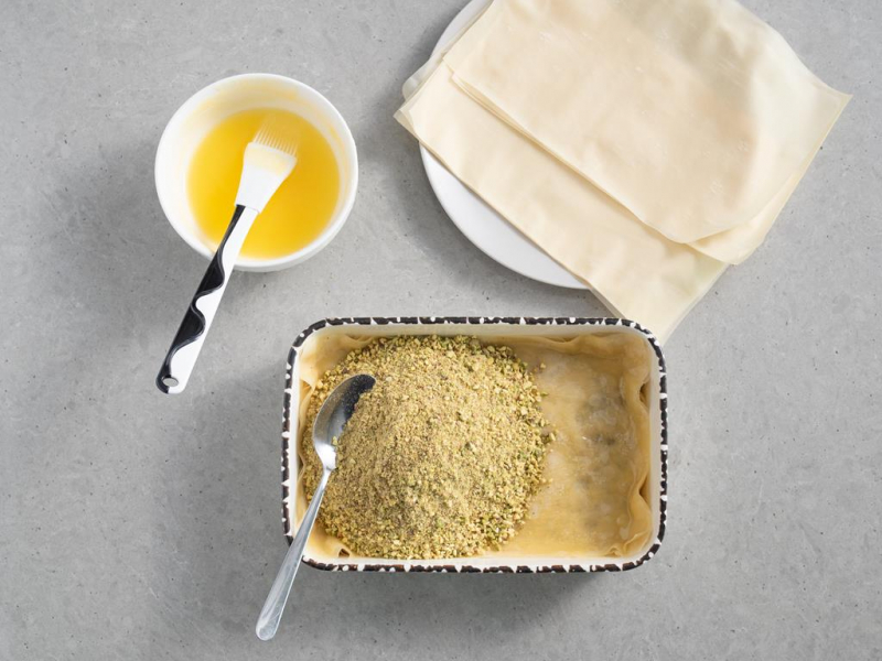 ciasto filo w formie przełożone pistacjami