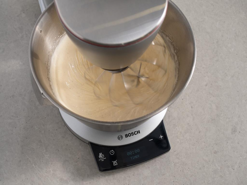 jajka ubite z cukrem i pastą waniliową Dr. Oetkera w misie robota kuchennego bosch
