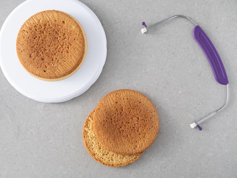 Przekrojone biszkopty wegańskie.