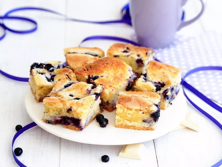 blondie z jagodami i mascarpone