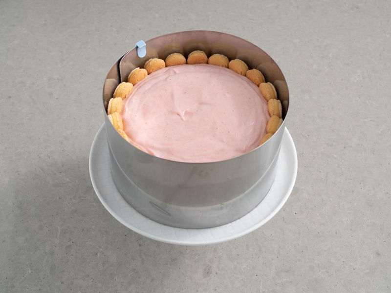 masa truskawkowa w rancie z biszkoptami