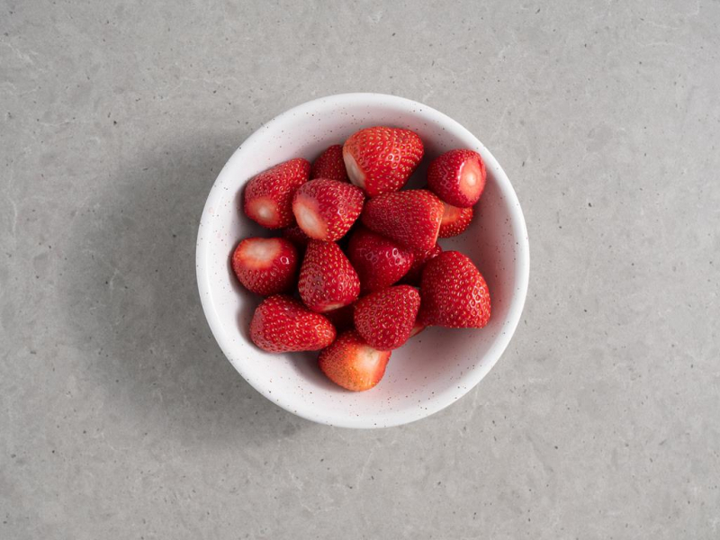 świeże truskawki do charlotte