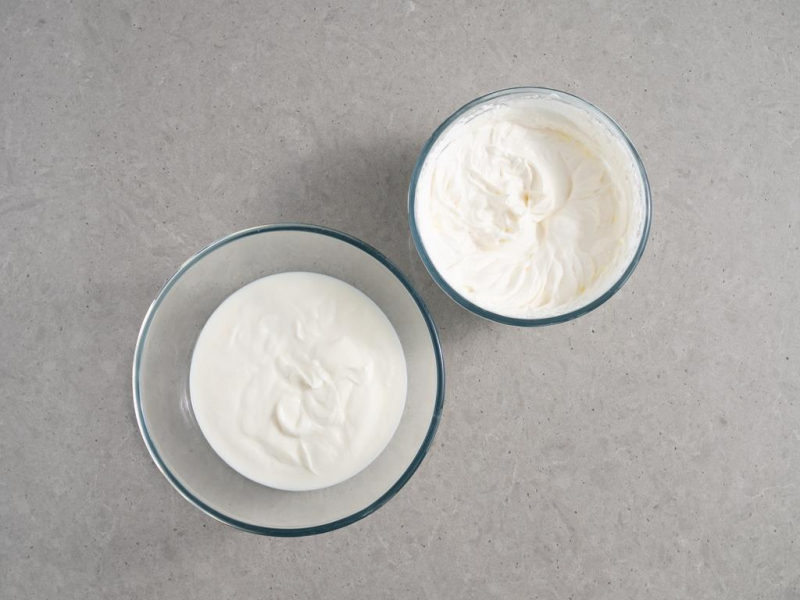 serki homogenizowane, bita śmietana z cukrem pudrem