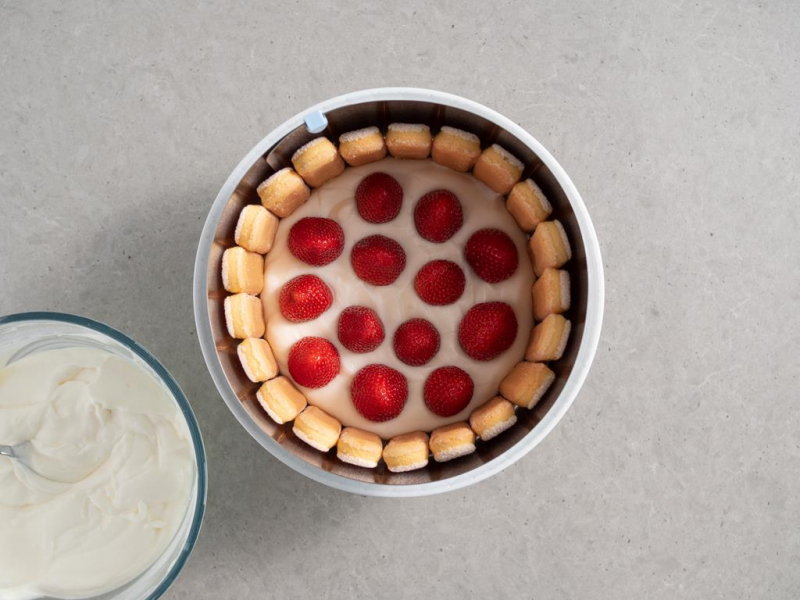 masa waniliowa z serków homogenizowanych , truskawki