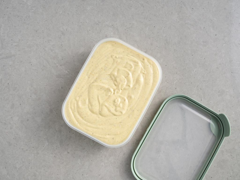 masa pistacjowa na lody w pudełku do zamrożenia