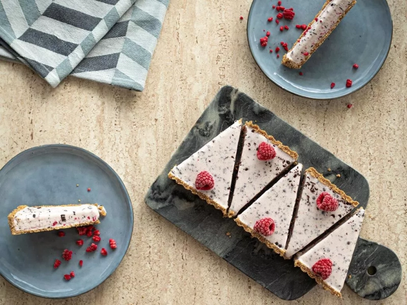 tarta lodowa z malinami