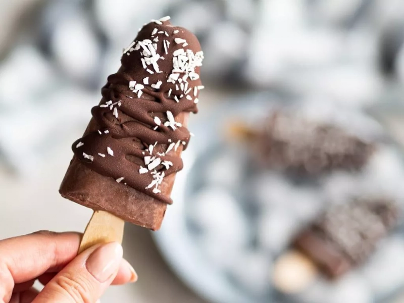 lody czekoladowo-kokosowe z syropem klonowym