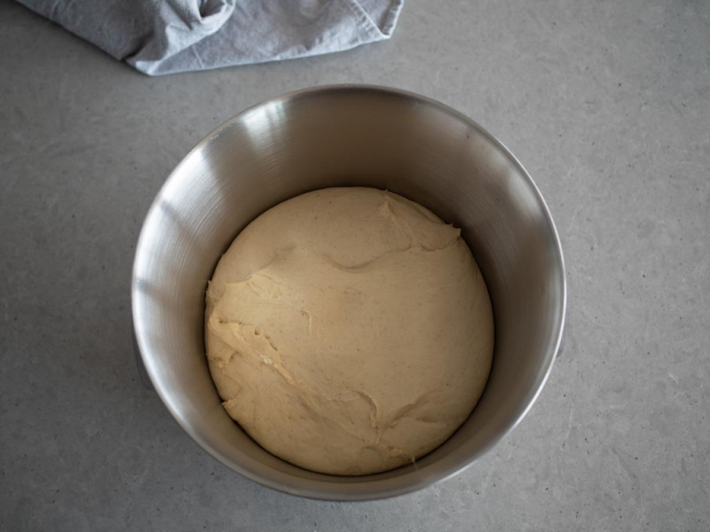 wyrośnięte ciasto drożdżowe