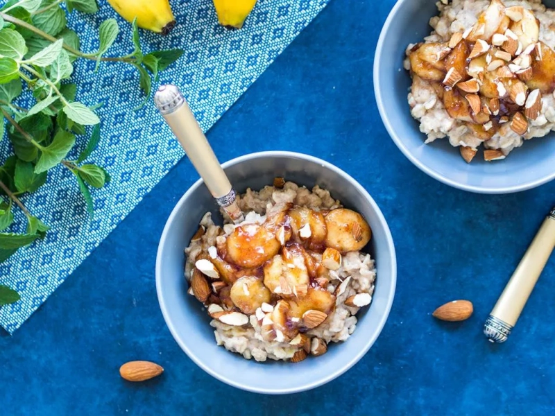 Owsianka z karmelizowanymi bananami