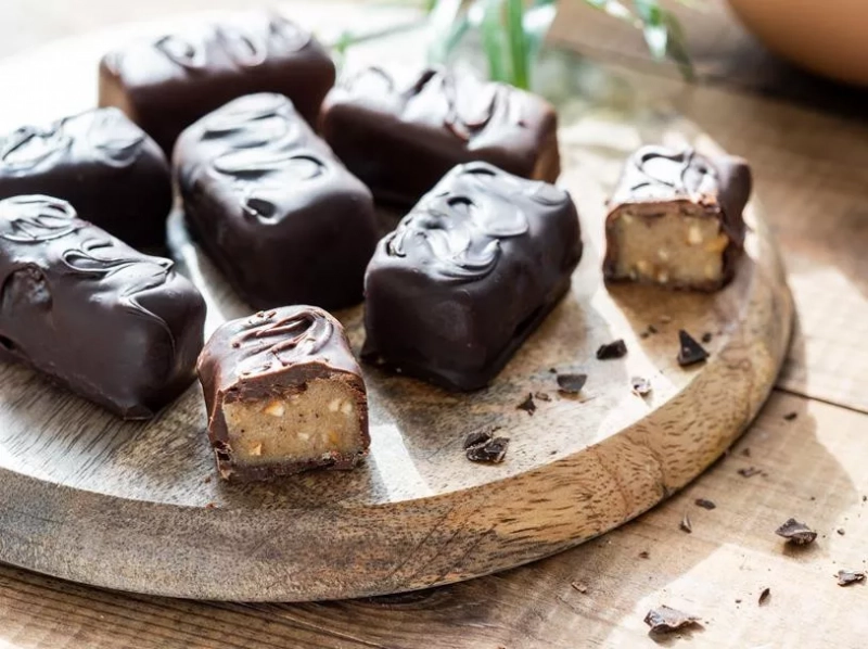 wegańskie batoniki orzechowe w czekoladzie