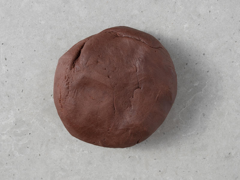 Wegańskie czekoladowe ciasto kruche na tartę pistacjową.