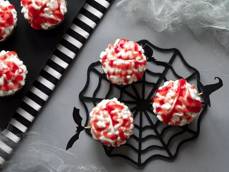 babeczki mózgi z sosem malinowym