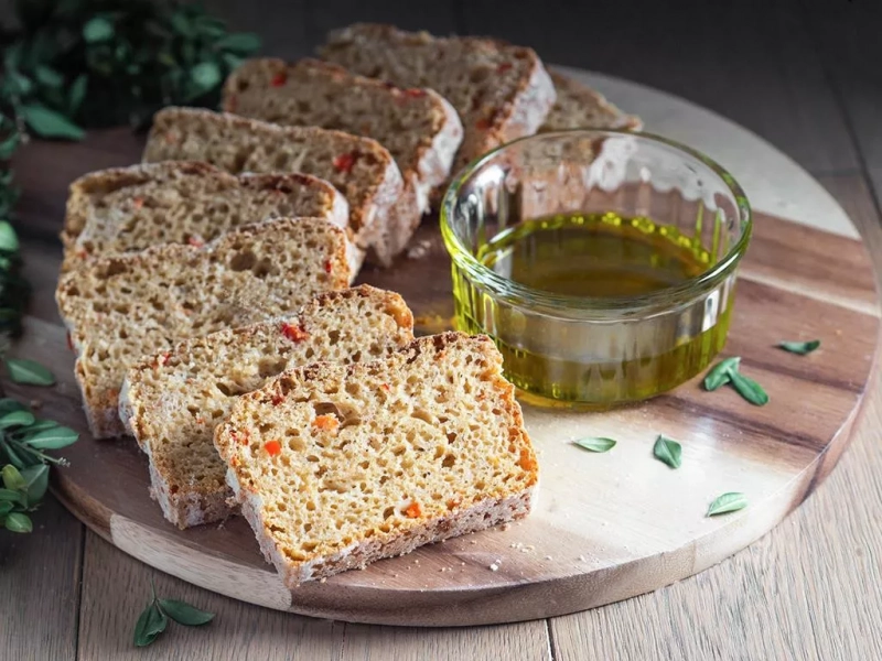 chleb paprykowy z parmezanem