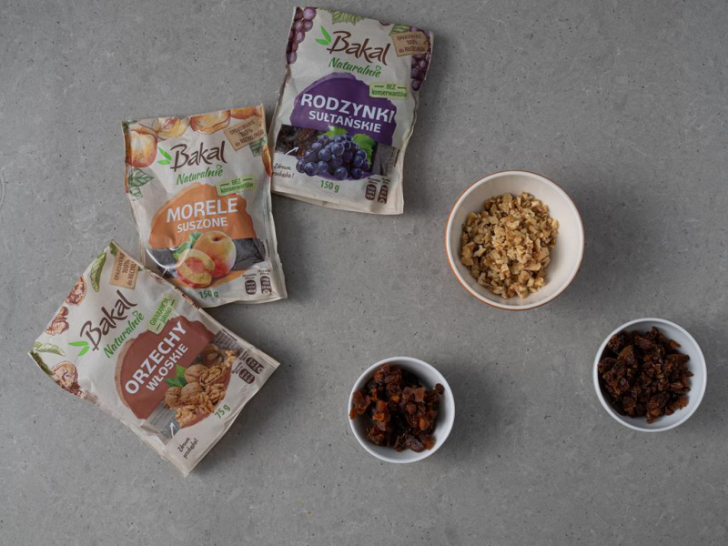 Posiekane w miseczkach bakalie.