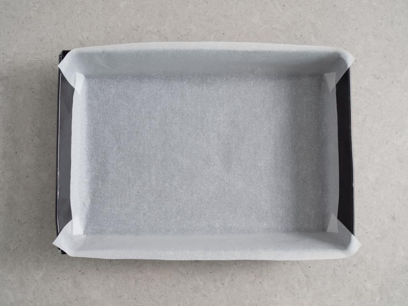 forma wyłożona papierem do pieczenia
