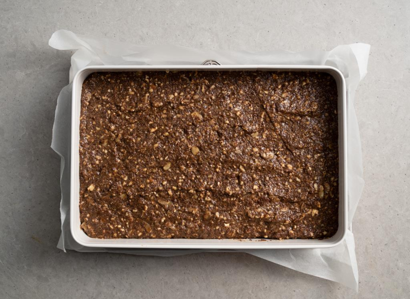 masa makowa wyłożona na kruchy spód