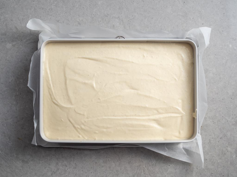 masa serowa wylana do formy