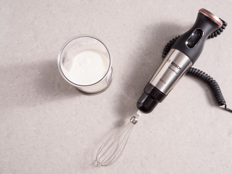 śmietanka kremówka, cukier puder, Blender ręczny Bosch MaxoMixx  MS8CM61X1