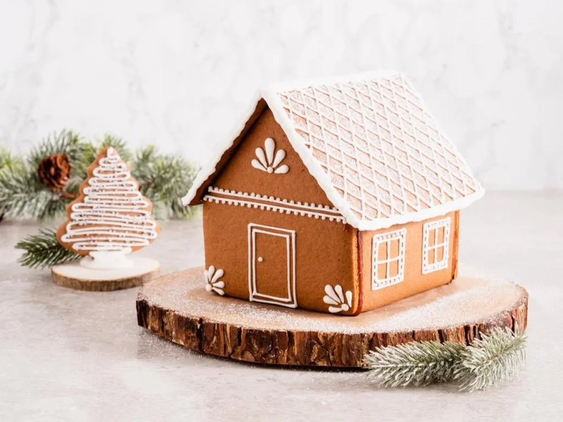 domek z piernika dekorowany lukrem